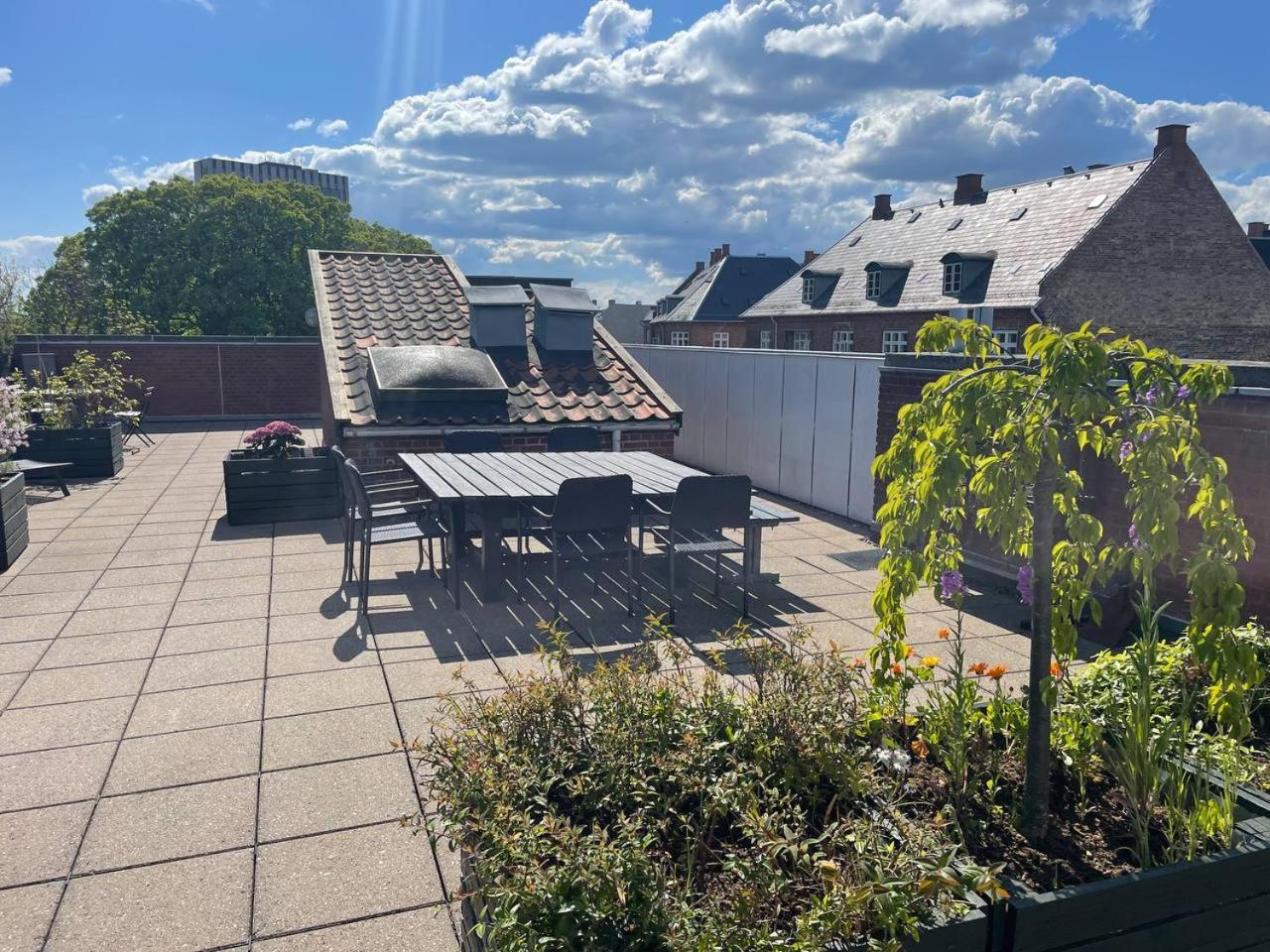 Christianshavn Finest With Huge Balcony